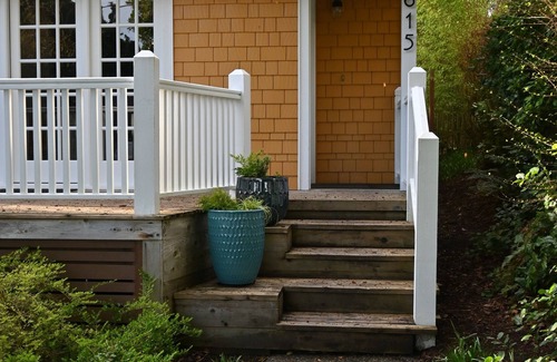Langley House | Charming 2-bedroom house in downtown Langley.