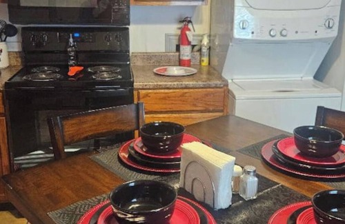 Lubbock House | Charming 2-bedroom house close to Texas Tech University, with AC & Wi Fi.