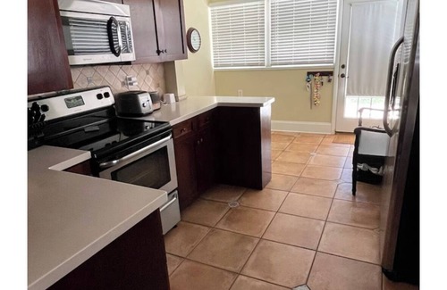 College Park House | Charming 2-bedroom house with WiFi, AC in vibrant College Park, Orlando
