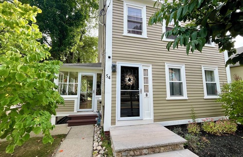Peabody House | Charming 2-bedroom house with WiFi, AC in lovely Peabody