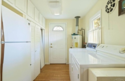 Carrollton House | Charming 2-bedroom house in Saginaw with WiFi, AC