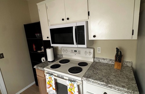 Sanford House | Charming 2-bedroom house in terrific Sanford with WiFi, AC