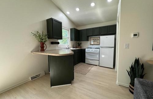 Saugatuck House | Charming 2-bedroom house in Saugatuck with AC, WiFi, Pet Friendly