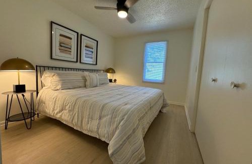 Saugatuck House | Charming 2-bedroom house in Saugatuck with AC, WiFi, Pet Friendly