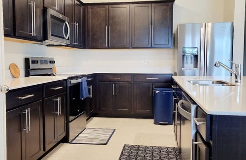 St. Cloud House | Charming 2-bedroom house with WiFi, AC in welcoming St. Cloud