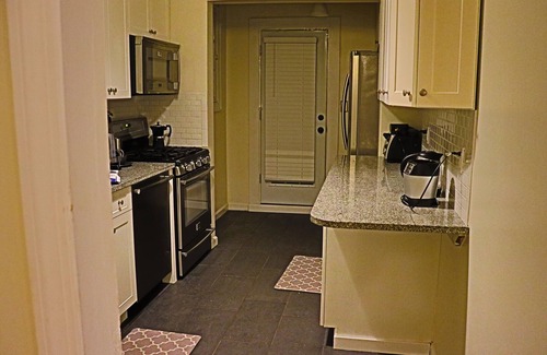 Park Hill House | Charming 2-bedroom house in Yonkers with AC
