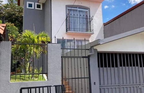 Grecia House | Charming 2-bedroom house with AC and WiFi in a quaint neighborhood.