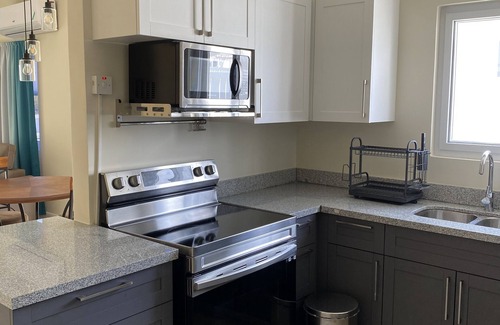 Lucea House | Charming 2-bedroom house in lovely Lucea with WiFi, fitness room and pools