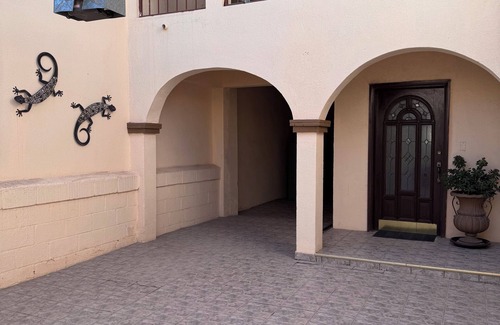 Juarez Municipality House | Charming 2-bedroom house in fabulous Juárez with AC, fitness room, WiFi