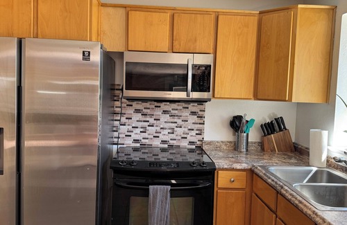Weed House | Charming 2-bedroom house private setting with amazing Mt. Shasta view