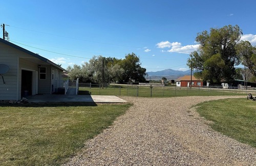 Alder House | Charming 2-bedroom house in lovely Alder with WiFi, AC & beautiful Mountain View