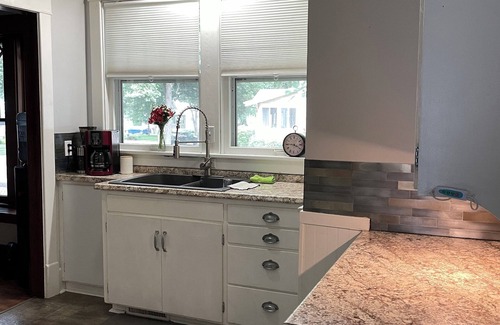 Algona House | Charming 2-bedroom house in lovely Algona with WiFi, AC