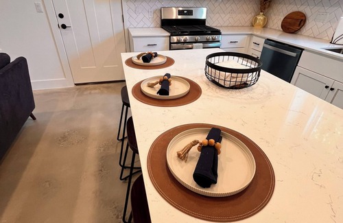 St. John - Coronado Hills House | Charming 2-bedroom house with AC and WiFi in fabulous East Austin