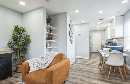 Parker Lane Condo | Charming 2-bedroom House W/WiFi & AC in Austin