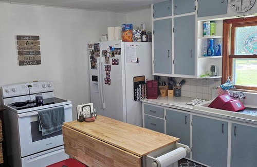 Balaton House | Charming 2-bedroom house w/WiFi, AC in Balaton near Marshall, MN, pet friendly