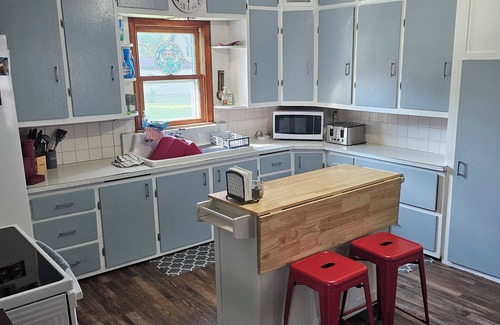 Balaton House | Charming 2-bedroom house w/WiFi, AC in Balaton near Marshall, MN, pet friendly