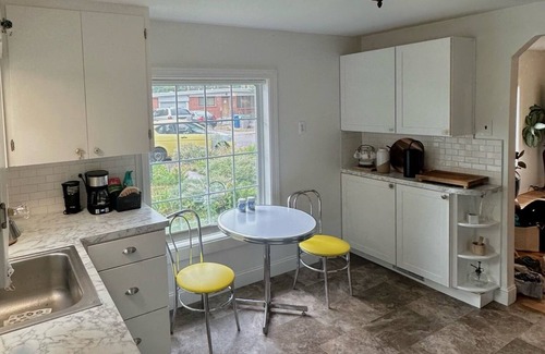 Depot Bench House | Charming 2-bedroom House - Near Downtown