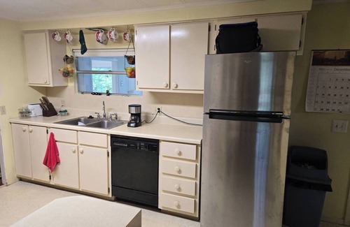 Camden House | Charming 2 =bedroom house in wonderful Camden with AC