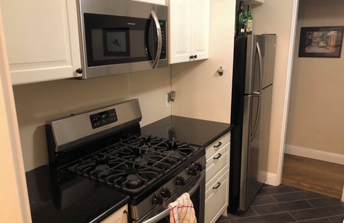 Chico House | Charming 2-Bedroom House close to Enloe and Chico State