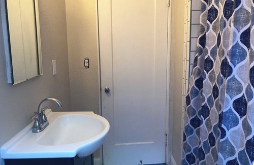 Chico House | Charming 2-Bedroom House close to Enloe and Chico State