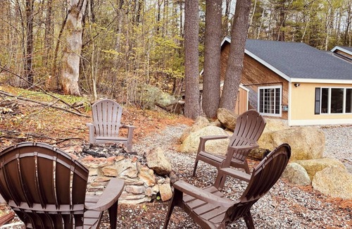 North Conway House | Charming 2-bedroom house with AC, WiFi in tranquil Conway
