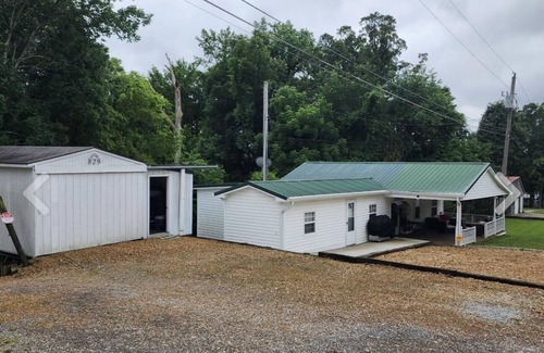 Dover House | Charming 2-bedroom house by the lake in Dover TN