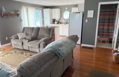 Draper House | Charming 2-bedroom house with private dock in Draper Va on Claytor Lake