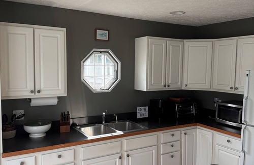 Draper House | Charming 2-bedroom house with private dock in Draper Va on Claytor Lake