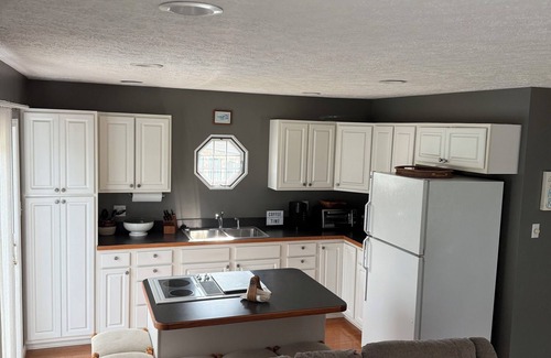 Draper House | Charming 2-bedroom house with private dock in Draper Va on Claytor Lake