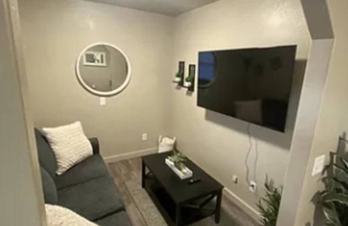 Humboldt Hill House | Charming 2-bedroom house in beautiful Eureka with private fenced in yard