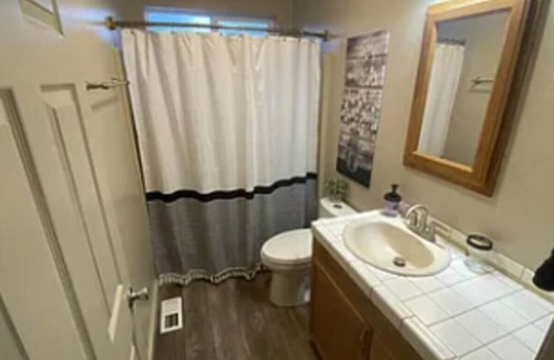 Humboldt Hill House | Charming 2-bedroom house in beautiful Eureka with private fenced in yard