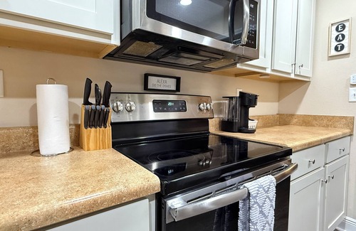 Foley House | Charming 2-bedroom house near OWA