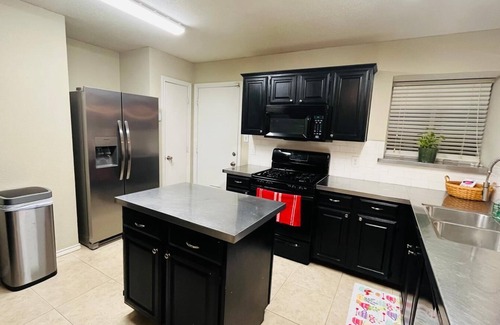 Frisco House | Charming 2-bedroom house with WiFi, AC in wonderful Frisco