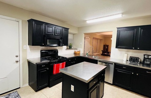Frisco House | Charming 2-bedroom house with WiFi, AC in wonderful Frisco