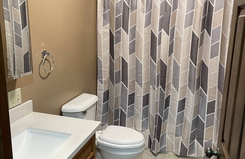 Geneva House | Charming 2-bedroom house in Geneva near wineries, Spire and local attractions