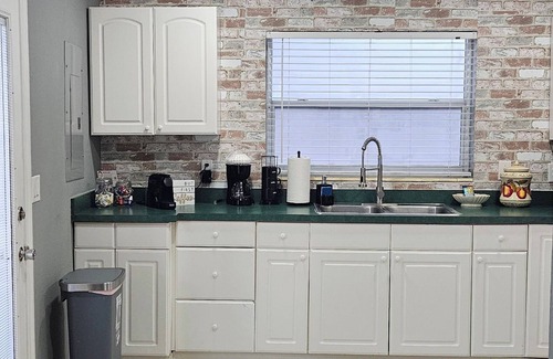 Bearss Plaza House | Charming 2-bedroom house with AC, WiFi in peaceful Lutz