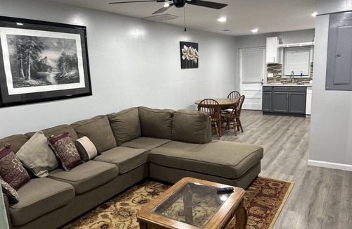 Macon House | Charming 2-bedroom house in beautiful Macon with AC, WiFi