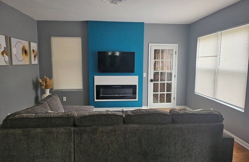 Macon House | Charming 2-bedroom house with AC, WiFi in quaint Macon