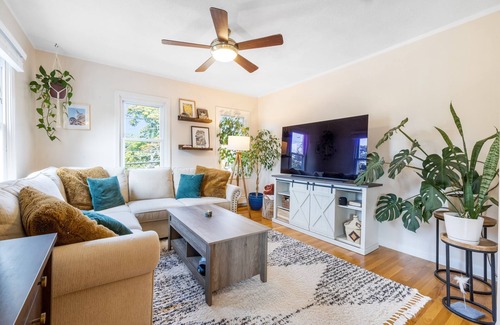 Malden House | Charming 2-bedroom house in Malden with WiFi, AC. Walking distance to the T.