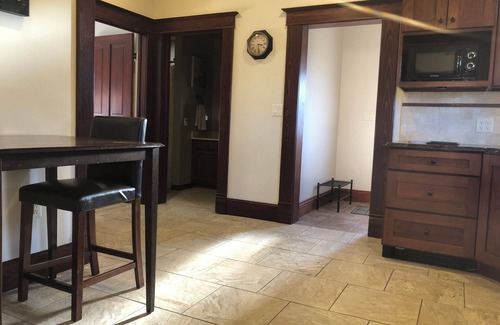 Morton House | Charming 2-bedroom house with AC, WiFi in brilliant Morton