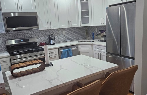 Queens House | Charming 2-bedroom house with AC, WiFi in terrific Queens