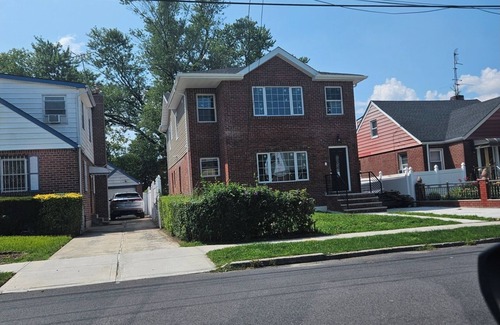 Queens House | Charming 2-bedroom house with AC, WiFi in terrific Queens