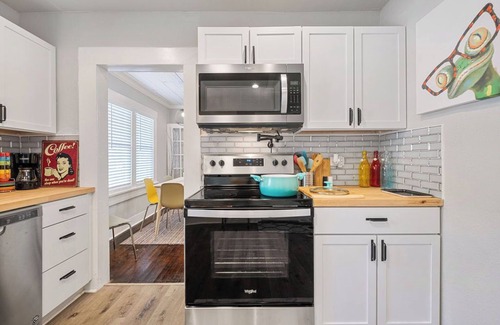 Seguin House | Charming 2-bedroom house in welcoming Seguin with AC and WiFi.