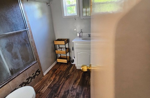 Taylor House | Charming 2-bedroom house with WiFi, AC in peaceful Taylor 8 minutes to Samsung