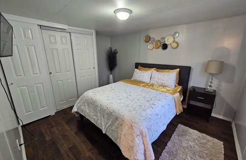 Taylor House | Charming 2-bedroom house with WiFi, AC in peaceful Taylor 8 minutes to Samsung