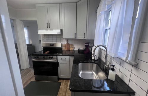 Ottawa House | Charming 2-bedroom house in awesome Toledo with WiFi, AC