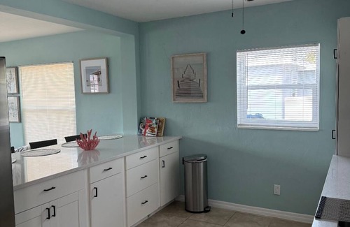 Venice House | Charming 2-bedroom house on Gorgeous Venice Island!