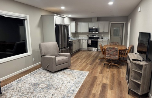 Yakima House | Charming 2-bedroom house with WiFi, AC in peaceful East Selah