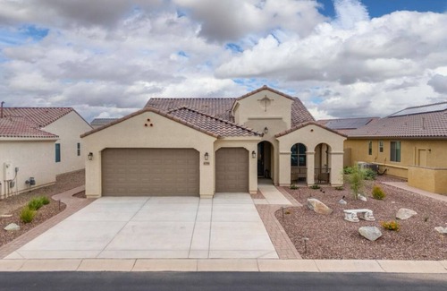 Eloy House | Charming 2-bedroom house with AC, fitness room in lovely Eloy