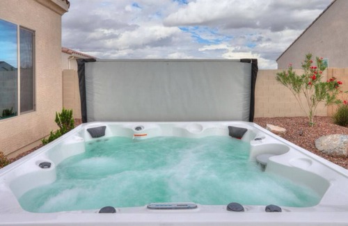 Eloy House | Charming 2-bedroom house with AC, fitness room in lovely Eloy